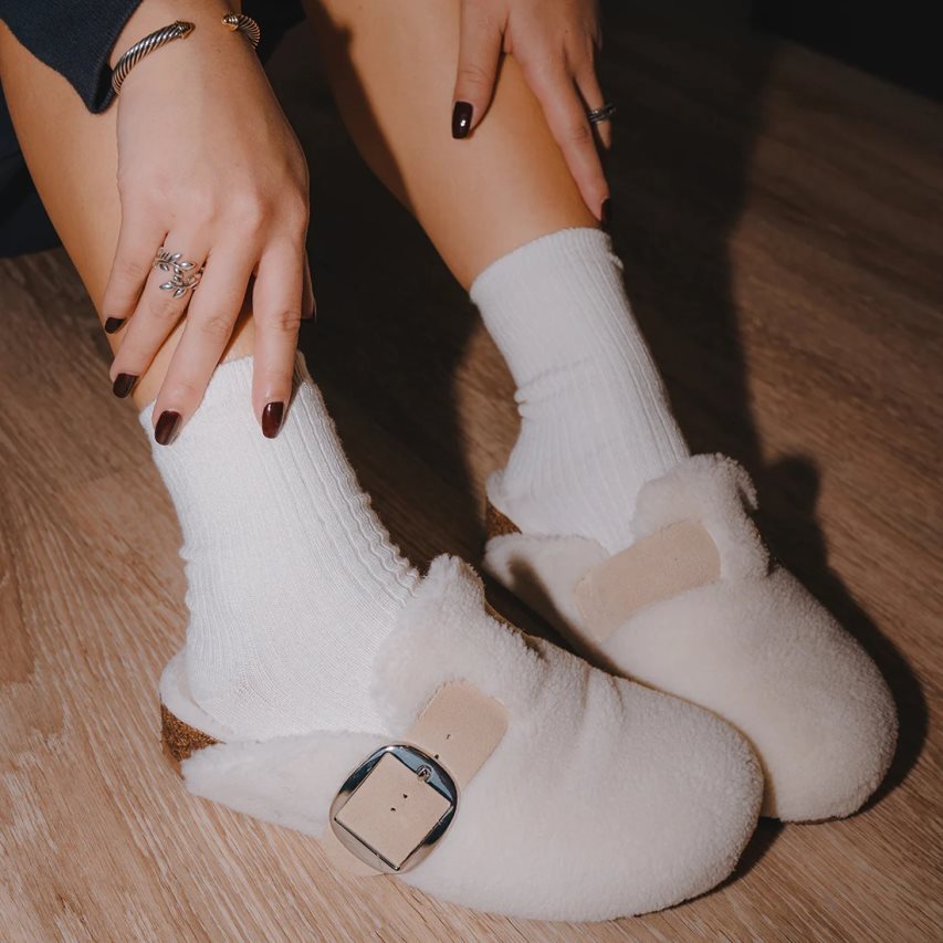 White Steve Madden Cuddle Women's Slides | UBFRH2954